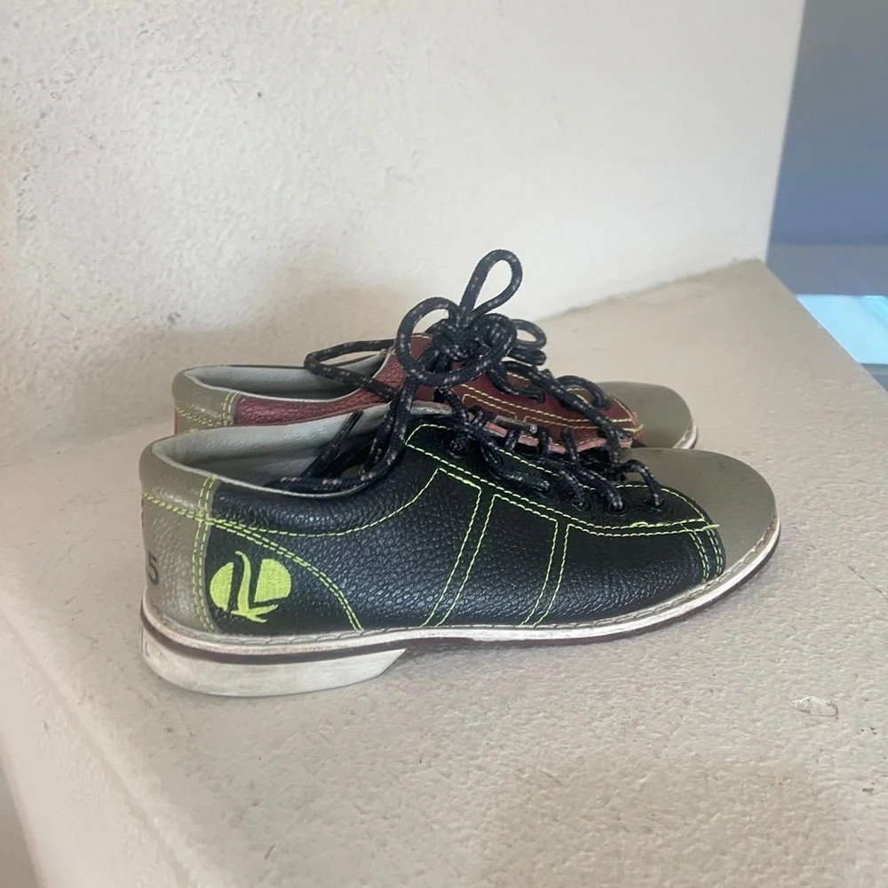 LINDS CRS Bowling Shoes,  Lace Up Red & Black Leather Unisex Size 8 / 39.5